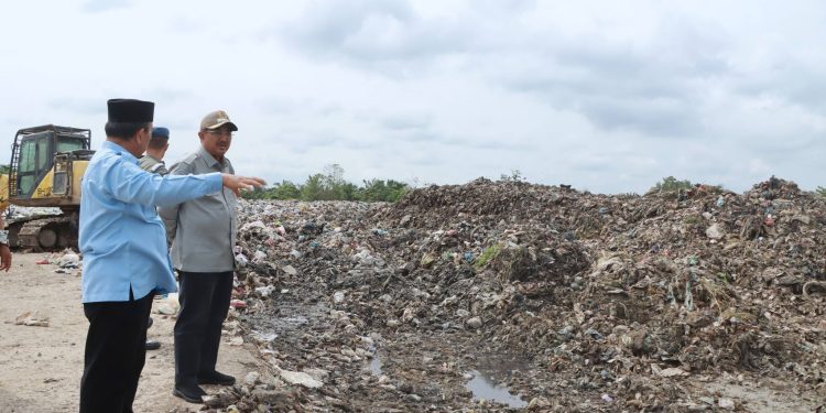Bupati Tinjau TPA, Pengelolaan Sampah Tanjab Barat Terus Ditingkatkan