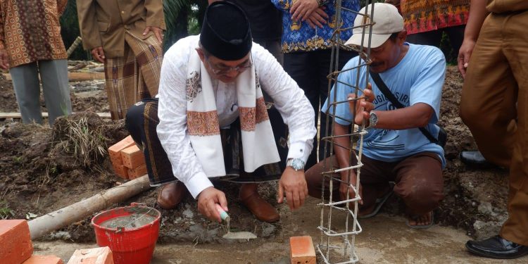 Peletakan Batu Pertama Madrasah di Betara