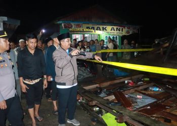 Tinjau Lokasi Kebakaran di Teluk Nilau, Bupati Anwar Sadat Instruksikan Penanganan Maksimal