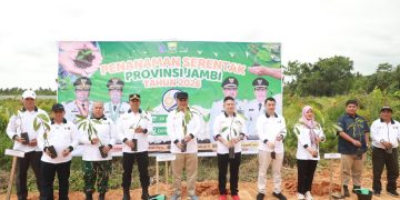 Wabup Katamso Pimpin Gerakan Tanam Pohon Serentak, Dorong Pelestarian Lingkungan Berkelanjutan