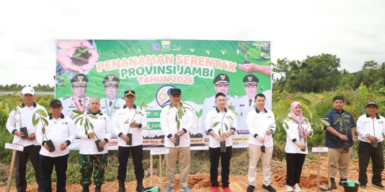 Wabup Katamso Pimpin Gerakan Tanam Pohon Serentak, Dorong Pelestarian Lingkungan Berkelanjutan