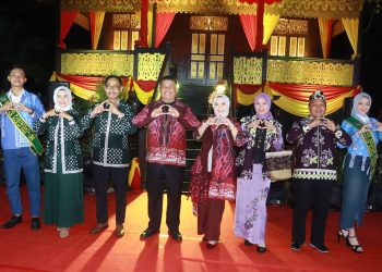 Wabup Katamso Tampil di Catwalk, Dukung Industri Kreatif Jambi