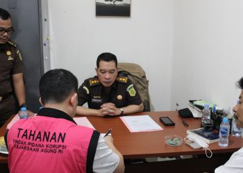 Tim Penyidik Kejagung Serahkan Tersangka dan Barang Bukti Kasus Korupsi Pertambangan Nikel Sultra