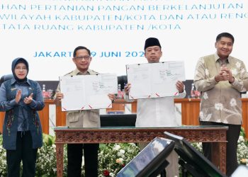 Mendagri dan Menteri ATR/BPN Tandatangani Surat Edaran Bersama Tentang LP2B untuk Jadi Pedoman Pemda