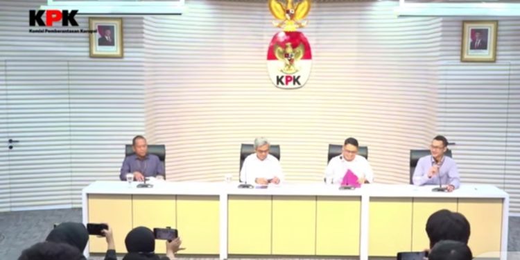KPK Tetapkan Tersangka dan Tahan Wakil Menteri Imipas Silmy Karim dan 7 Pejabat Dirjen Imigrasi