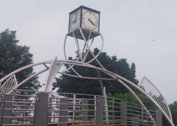 Jam di Taman Kota Bangko Kabupaten Merangin Tidak Berfungsi Lagi dan Lampu Hias Saat Malam Hari Tidak Hidup