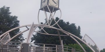 Jam di Taman Kota Bangko Kabupaten Merangin Mati dan Lampu Hias Saat Malam Hari Tidak Hidup