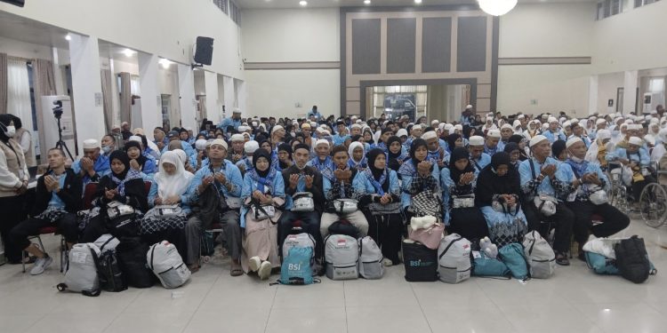 Jamaah Haji Kabupaten Merangin Kloter 19 Sudah Tiba di Asrama Haji Jambi, dan Langsung diberangkatkan ke Merangin 