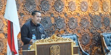 Bupati Merangin M Syukur Sampaikan  Tanggapan APBD Tahun 2025 di Rapat Paripurna DPRD