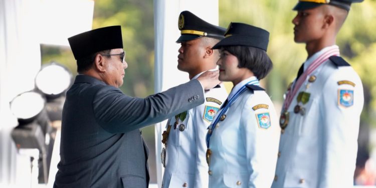 Mendagri Tito Dampingi Presiden Prabowo Lantik 1.204 Pamong Praja Muda IPDN 