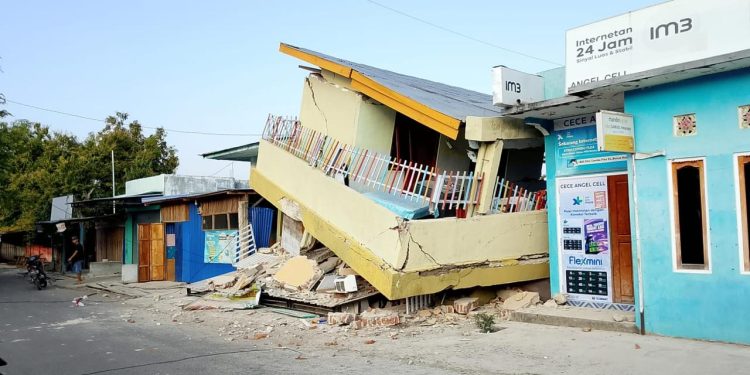 Gempa Bumi Magnitudo 7,7 di NTT, 47 Meninggal dan Lebih 5.000 Warga Bertahan di Pengungsian