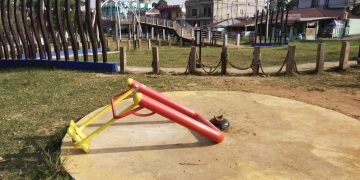 Sarana Bermain Anak di Taman Kota Bangko Kabupaten Merangin Patah Tidak Bisa digunakan 