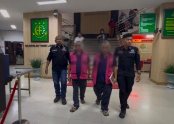 Dua Tersangka Perkara Korupsi Pengadaan Tanah Akses Pelabuhan Ujung Jabung diserahkan Kejati Jambi ke Penuntut Umum