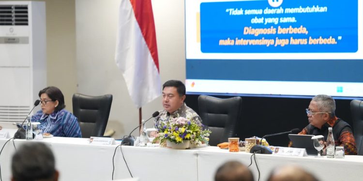 Sekjen Kemendagri :  Tim Pemantauan Percepatan Pertumbuhan Ekonomi Harus Temukan Akar Masalah di Daerah 