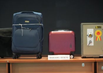 Tim Penyidik Serahkan Tersangka FA dan Barang Bukti ke Penuntut Umum Kejari Jakarta Selatan Kasus TPPU
