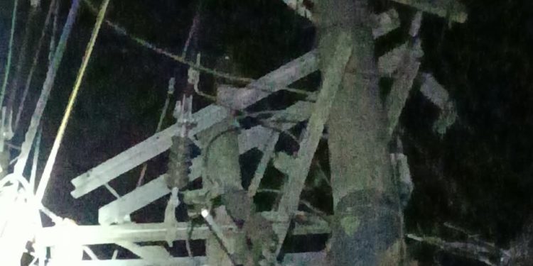 Trafo PLN di Dekat Simpang Tiga Arah Sungai Mas Merangin Rusak, Arus Listrik ke Pelanggan Mati