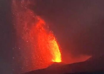 Aktivitas Gunung Anak Krakatau Berlanjut, Empat Bandara Ditutup Sementara Akibat Sebaran Abu Vulkani