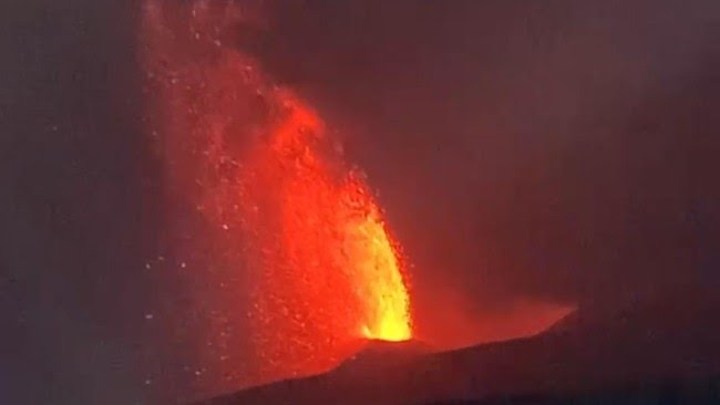 Aktivitas Gunung Anak Krakatau Berlanjut, Empat Bandara Ditutup Sementara Akibat Sebaran Abu Vulkani