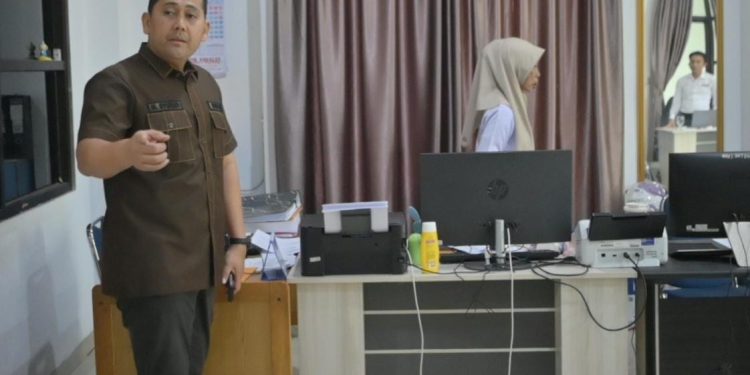 Sidak di Lingkungan Setda, Bupati M Syukur Berang, Pegawai Belum Disiplin Waktu Dalam Bekerja 
