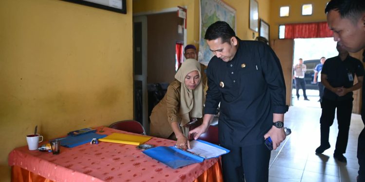 Sidak Kantor Camat Tabir Lintas, Bupati Merangin M. Syukur Meradang Temukan Pelayanan Sepi