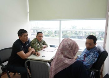 Tim Penyidik Koneksitas Serahkan Tersangka ke Penuntut Umum Perkara Korupsi Pengadaan Motor Listrik di BGN