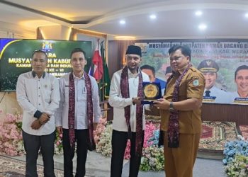 Mewakili Bupati Merangin, Sekda Zulhifni Buka Mukab ke-VI Kadin 