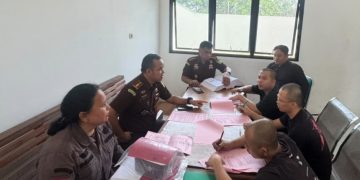 Penyidik Polda Jambi serahkan 3 Tersangka ke Jaksa Penuntut Umum Kasus ITE dan Pelindungan Data Pribadi Bank 9 Jambi